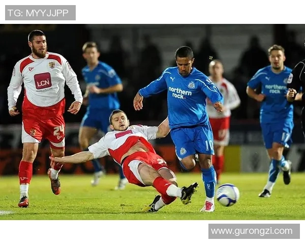 足球明星与其他明星的精彩互动瞬间揭秘与背后的故事分享